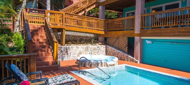 Beachfront Between West Bay & West End Pool, Dock & Sunset Views in Roatan
