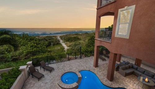 Beachfront Villa Pool Spa Fire Pit & Pool Table in St. Pete Beach