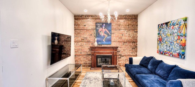Beautiful 3BR in Montreal famous Saint Catherine in Montréal