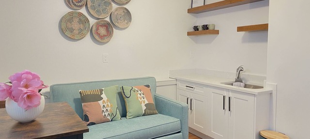 Beautiful and cozy Guest suite in Vancouver, central location in Vancouver