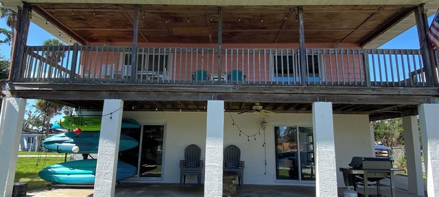 Beautiful Home Located DIRECTLY ON RIVER! in Spring Hill