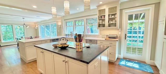Beautiful House in the Woods: Huge Yard, Hot Tub in Great Barrington