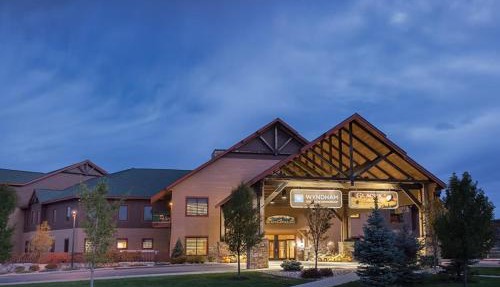 Beautiful Resort in Glacier Canyon 1BD Deluxe near Circus World in Baraboo