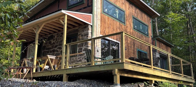 Beautiful Timberframe Cottage Nestled in Kumari of the Woods in Strafford