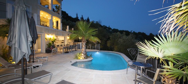 Beautiful villa, recent comfortable well equipped, with swimming pool, air conditioning, wifi in Montauroux
