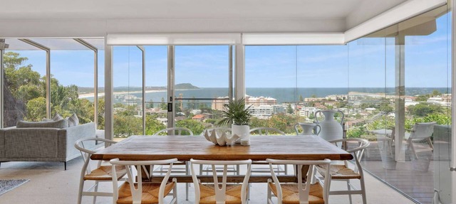 “Blending Style & Luxury” – Ocean views and close to beach in Terrigal