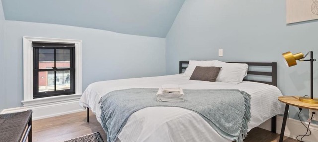 Bright and Spacious Condo in Downtown Collingwood 97043 in Collingwood