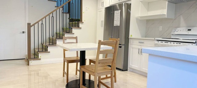 Bright Cozy 2-Bed Room Near UBC, beach and Downtown in Vancouver