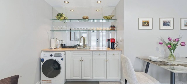 Bright Private 2BR Garden Suite for 6 - Near UBC, Beach & DT in Vancouver