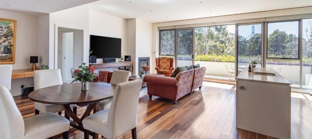 Bright & Spacious Penthouse by Parliament House in Barton