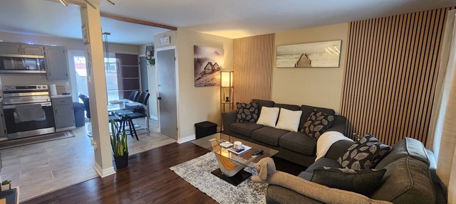 Bunga-lounge: 3 BDR, Pool, Parking in Longueuil