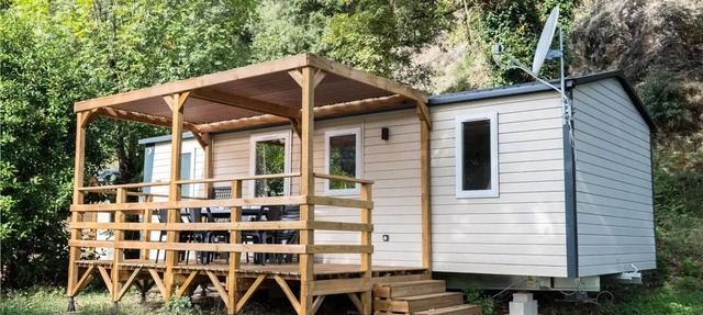 Campsite maeva Escapades du Château de l'Hom * - Cottage Comfort 4 Rooms 6/8 People Air-conditioned + TV in Saumane