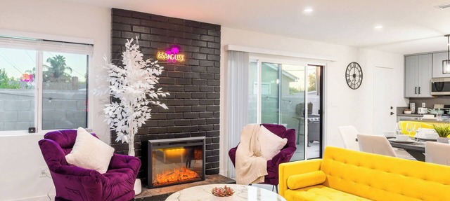 Canoga Park Modern 4-BR Home w/Spa, Claw Machine, Arcades, Games, Firepit in Canoga Park