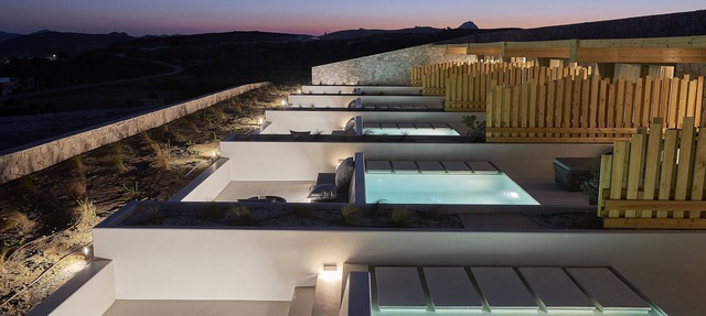 Cave Suites in Milos