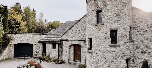 Cedarcliff Elora - A Majestic Retreat in Elora