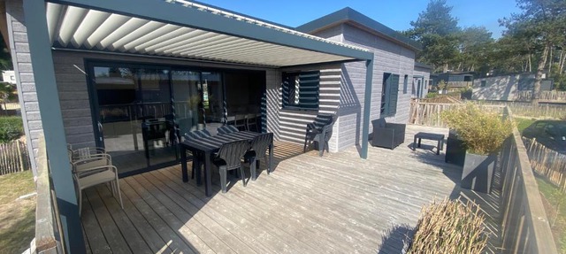 chalet-cottage l'Edune,résidence vacances 6 personnes piscine chauffée couverte à 150m de la mer wifi inclus in Jullouville-les-Pins