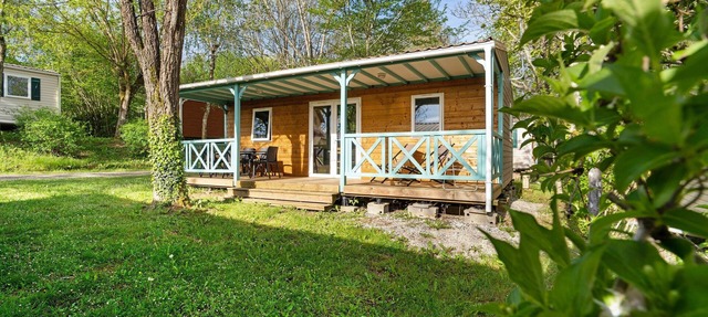 Chalet 'Cottage 6 Personnes' with Shared Pool, Wi-Fi and Air Conditioning in Saint-Martial-de-Nabirat