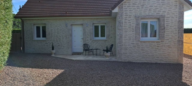 Charmante maison de vacances a deux pas de Honfleur. in Beuzeville