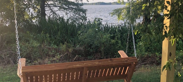 Charming 2-bedroom waterfront cottage on Reelfoot Lake in Samburg, TN in Hornbeak