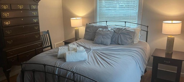 Charming 2BR Home with Ultra-Fast Fiber Near Stowe in Morristown