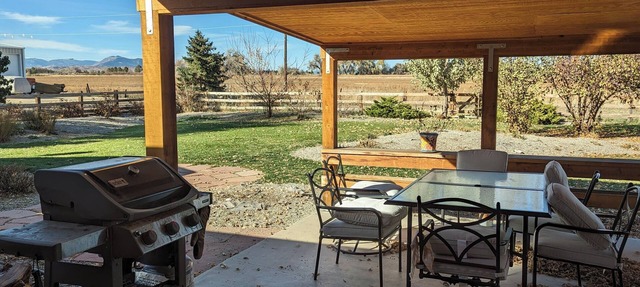 Charming 3-bedroom house in Longmont with mountain views in Longmont