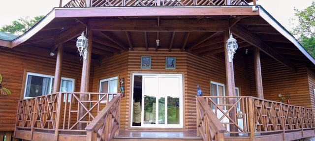Charming 4-bedroom house in delightful Peña Blanca with WiFi, AC in Peña Blanca