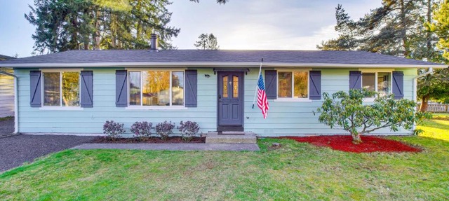 Charming Arlington Home w/Hot Tub & Fenced Yard! in Arlington