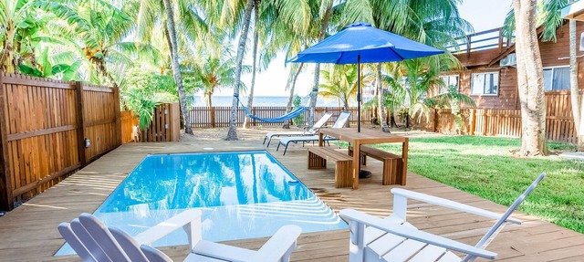 Charming Beachfront Cottage w/Private Pool in Beautiful Sandy Bay, A/C and WiFi in Sandy Bay