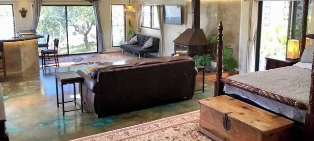 Charming bed & breakfast on the slopes of Haleakala with AC, WiFi. in Makawao