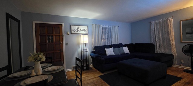 Charming Cape Cod minutes from YSU, Covelli Center and many more! Pet Friendly in Youngstown