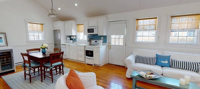 Charming cottage, close to lower Main Street. in nantucket