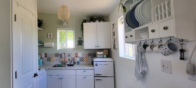 Charming cottage near wineries, hiking, biking and rafting - pet friendly! in Clifton