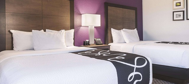Charming Double Room at La Quinta Inns, Outdoor Pool, Near Wineries - 2 Units in Grand Junction