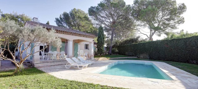 Charming villa, sleeps 8, air-conditioned, heated pool, guaranteed peace and quiet in ROQUEBRUNE SUR ARGENS