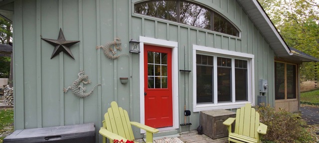 Charming Pine Grove Cottage – Walk to the Beach in Port Albert in Port Albert