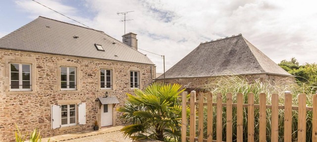 Charming stone house with garden and terrace in Teurthéville-Bocage in Teurthéville-Bocage