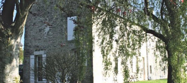Charming stone country house in Blay