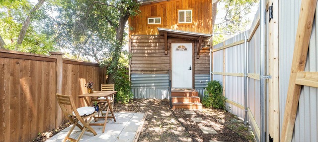 Charming Tiny Home Cottage - East Side! in Austin