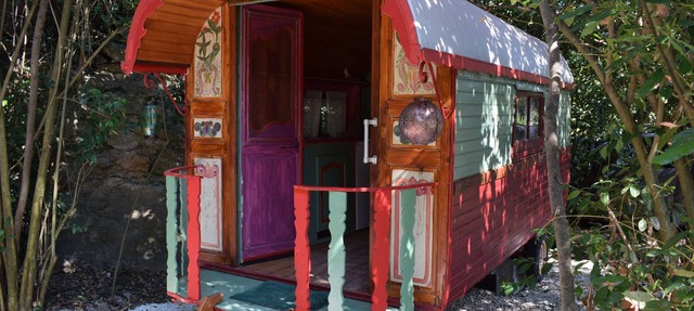 Charming trailer in a green setting near the beach in Vallauris
