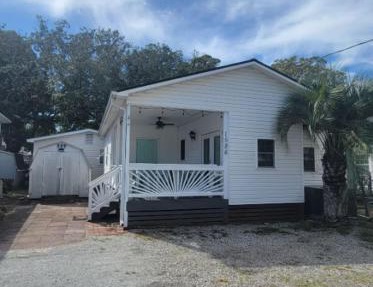 Charming Updated Ocean Lakes Cottage Minutes from the Beach-Sea Glass Getaway in Myrtle Beach