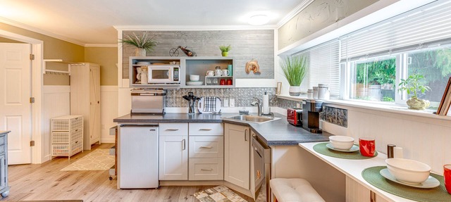 Charming Updated Retreat Walk to Lake Stevens! in Lake Stevens