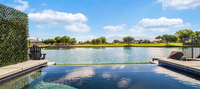 Cheerful 4-bedroom vacation home with POOL in Indio