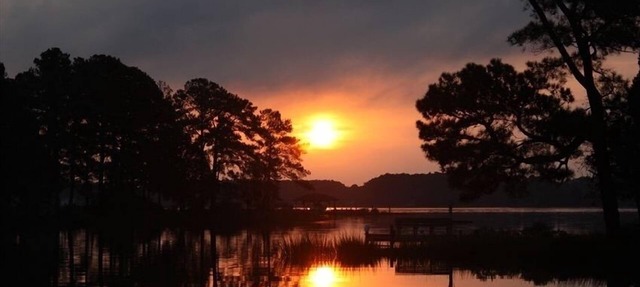 Chesapeake Bay Waterfront Cottage Pool, Pier, Kayaks, Wifi 2 Bd/2 Ba, Mini Golf in Bohannon