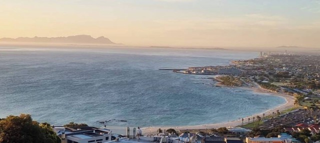 Cloud 9 Room 6 King Bed & Stunning Views in Cape Town