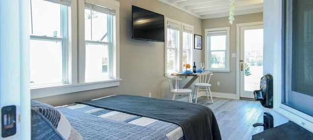 Coastal Bunkie Retreat | Near Halifax | Sauna Access | Private Beach in Boutiliers Point