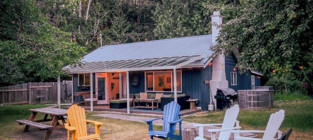 Coastal forest cabin retreat in Pender Harbour, Sunshine Coast BC. Pet friendly! in Madeira Park