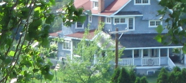 Come Stay On The Farm In Our Lovingly Restored 1909 Arts And Crafts Farmhouse in Kelowna