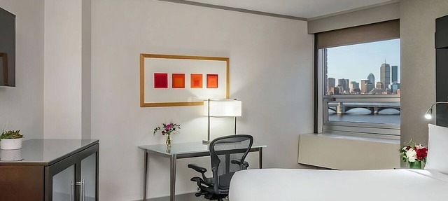 Comfortable Cambridge Stay w/Spectacular Charles River Views in Cambridge