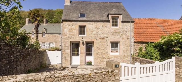 Comfortable house in Omonville la Rogue with private courtyard, near the harbor in Omonville-la-Rogue