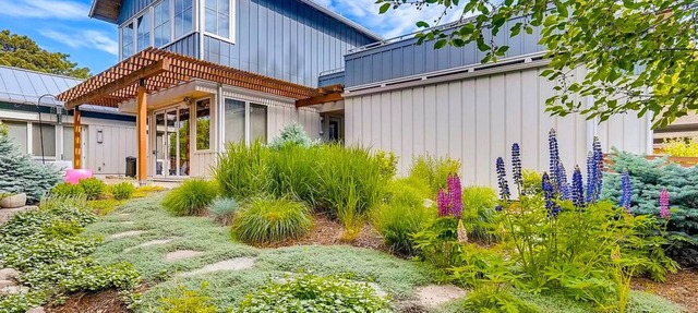 Comfortable, private studio three blocks to downtown in Louisville